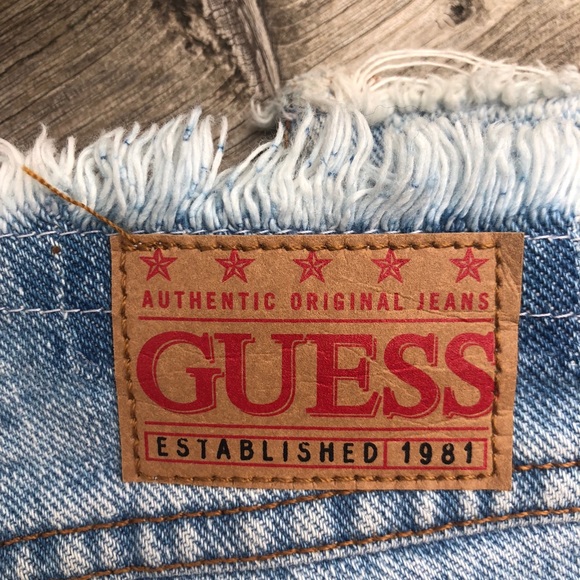 Vintage Guess frayed hem jeans - Picture 5 of 8